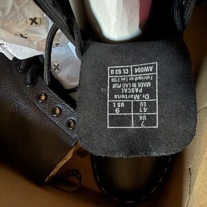Doc Martens Pascal size 9 women